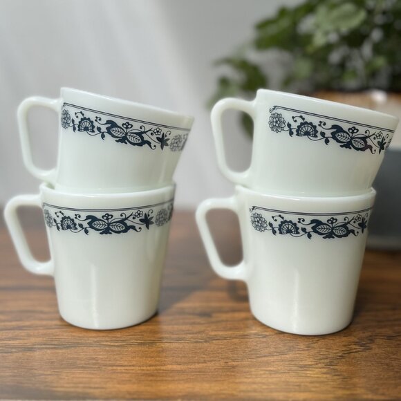 4 Pyrex Milk Glass Vintage Old Town Blue Onion 1410 Coffee Tea Cup Mugs Lot of 4 - Picture 3 of 13